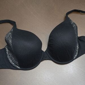 VICTORIA'S SECRET Black Bra with Beige Lace Accents 32DDD Body By Victoria Lined